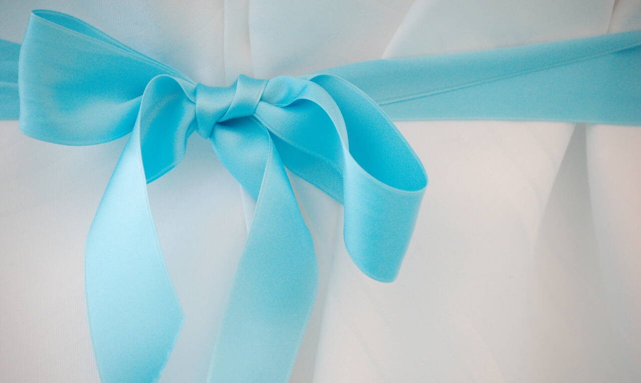 Blaue Geschenkschleife
